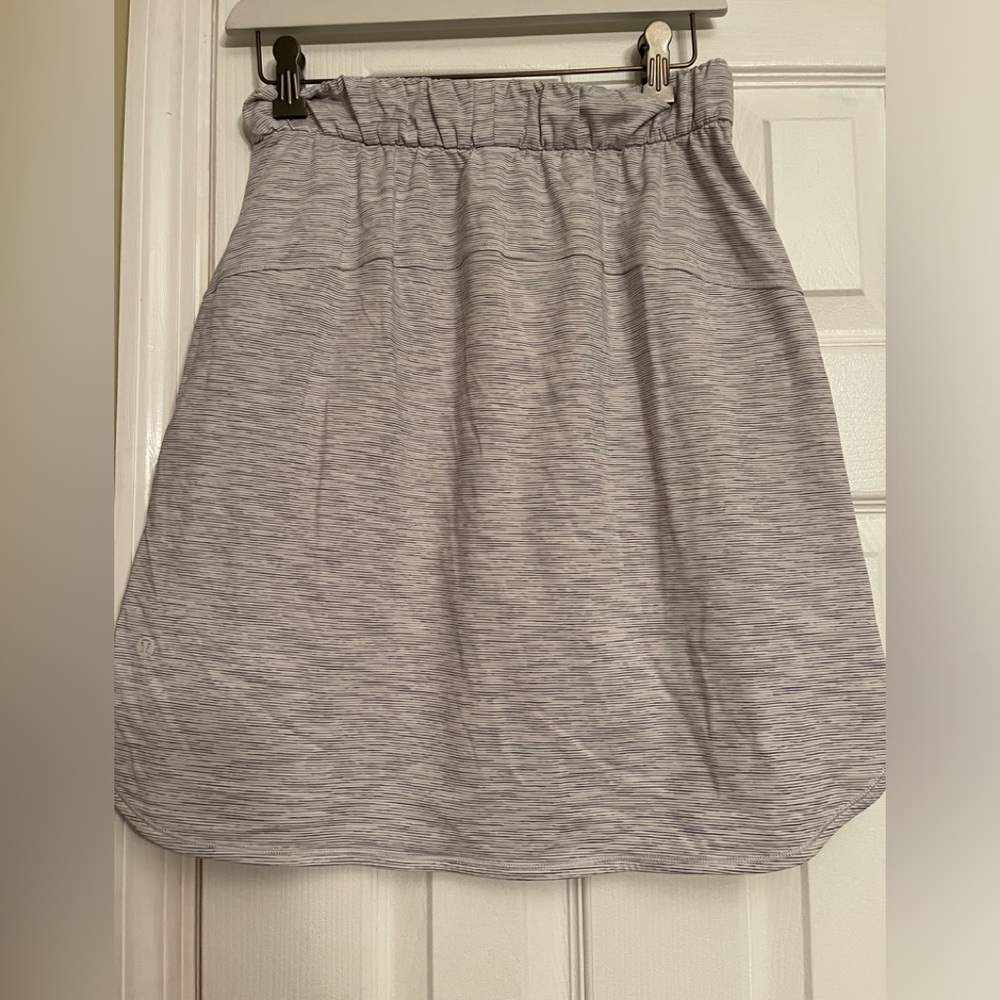 New Lululemon gray striped On the Fly skirt 6 athletic - Picture 11 of 11